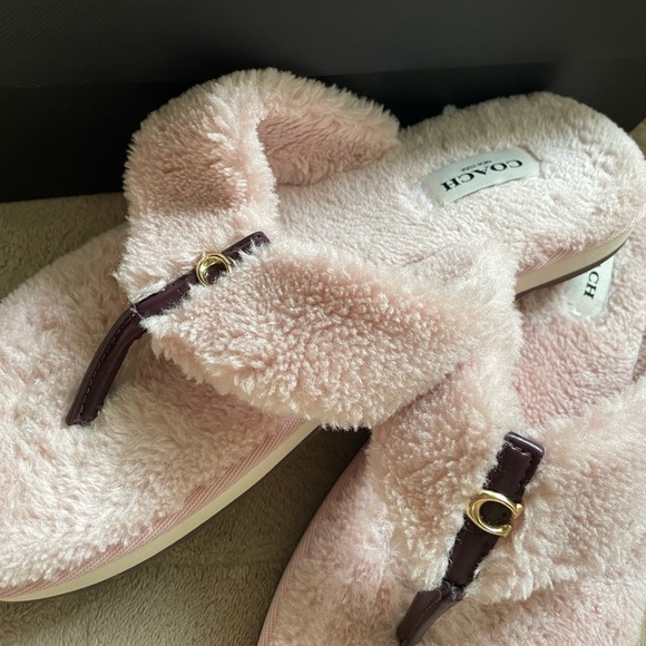 Coach Hampton Flip Flop Slippers - Picture 2 of 5